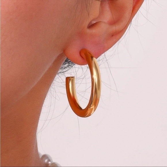 New Classic 18k Gold Plated Hoop Earrings - Picture 3 of 12